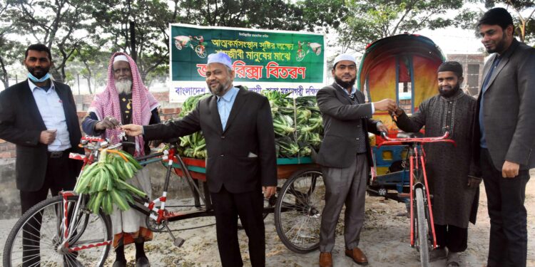 আত্মকর্মসংস্থান সৃষ্টির লক্ষ্যে রাজধানীতে জামায়াতের রিকশা-ভ্যানগাড়ি বিতরণ