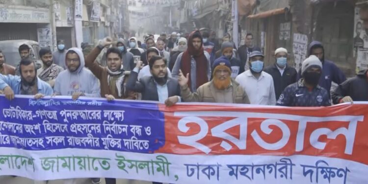 এদেশের মানুষ রক্ত দিয়ে দাবি আদায় করতে জানে, পিছু হঠতে জানে না