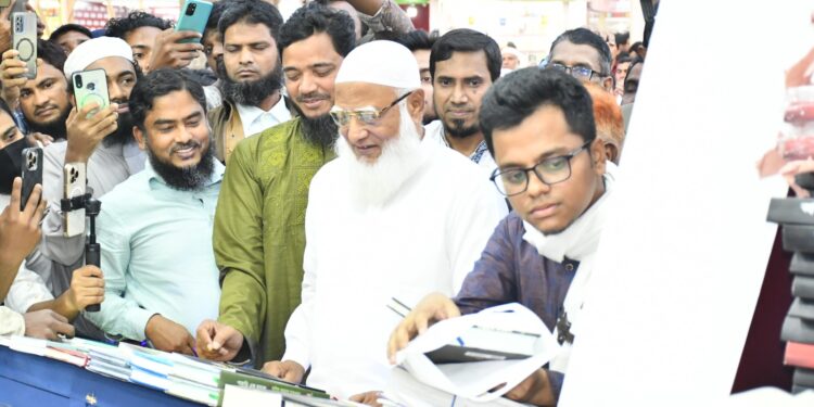 একুশে বই মেলা পরিদর্শনে আমীরে জামায়াত