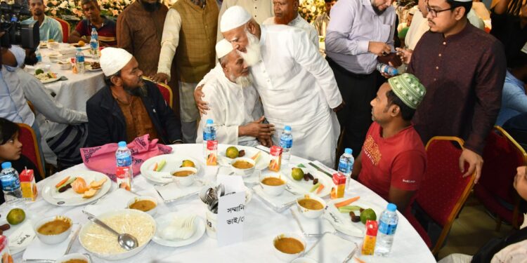 জুলাই গণঅভ্যুত্থানে আহত, পঙ্গু, শহীদ পরিবারের সদস্য ও বিশিষ্ট ব্যক্তিদের সম্মানে বাংলাদেশ জামায়াতে ইসলামী ঢাকা মহানগরী দক্ষিণের আয়োজনে ইফতার মাহফিল অনুষ্ঠিত