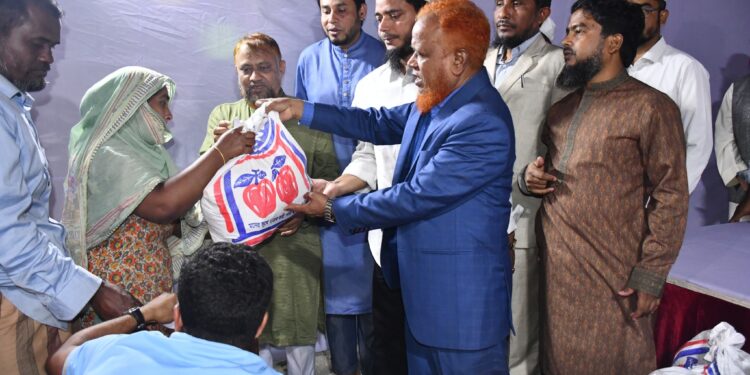 মাহে রমজান উপলক্ষ্যে বাংলাদেশ জামায়াতে ইসলামী ঢাকা মহানগরী দক্ষিণের উদ্যোগে গরীব ও অসচ্ছলদের মাঝে ফুড প্যাকেট বিতরণ