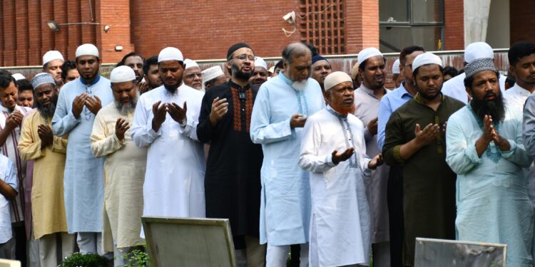 শ্রদ্ধা-ভালোবাসায় চিরনিদ্রায় শায়িত ব্যারিস্টার আব্দুর রাজ্জাক