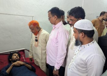 ছাত্রদলের হামলায় আহত ডাকসু নেতাদের খোঁজ নিতে হাসপাতালে জননেতা নূরুল ইসলাম বুলবুল এমপি