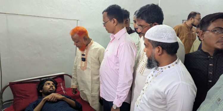 ছাত্রদলের হামলায় আহত ডাকসু নেতাদের খোঁজ নিতে হাসপাতালে জননেতা নূরুল ইসলাম বুলবুল এমপি