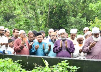 মাসব্যাপী কর্মসূচির অংশ হিসেবে জুলাই শহীদদের কবর জিয়ারত ও দোয়া