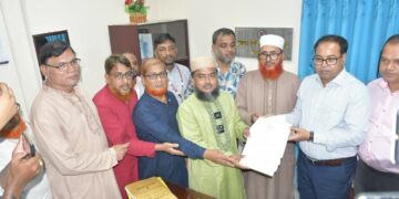ঠাকুরগাঁও-১ আসনের উপনির্বাচনে মনোনয়নপত্র জমা দিয়েছেন ১১-দলীয় ঐক্যের সমর্থিত প্রার্থী দেলাওয়ার হোসেন